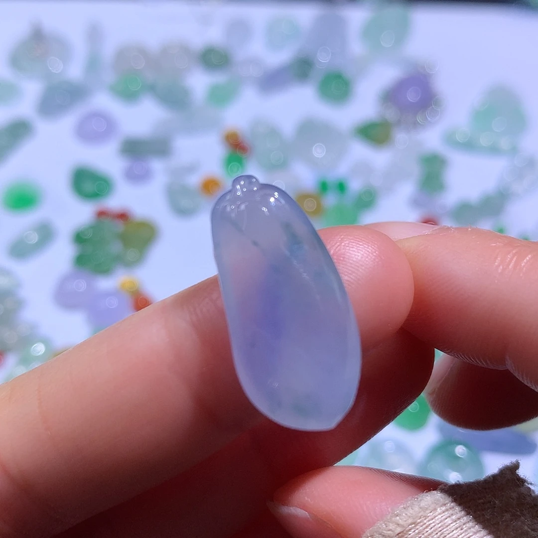 翡翠颈饰未镶嵌瓜