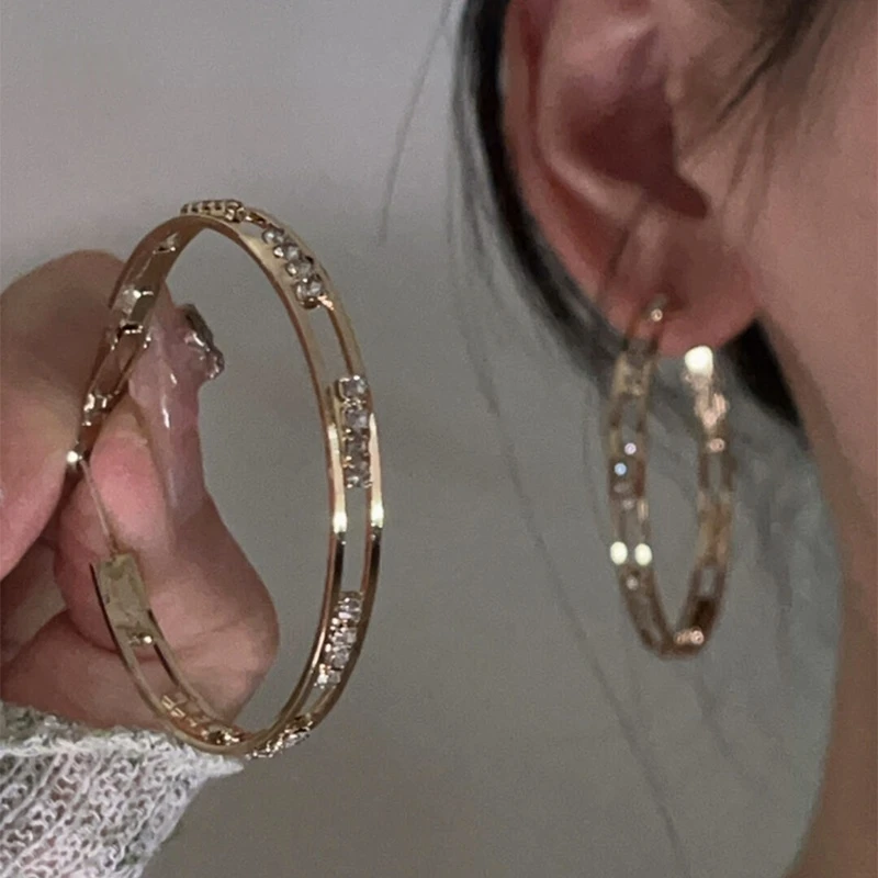 卡柒 铜合金耳饰 爆闪镂空锆石圈圈耳环独特小众高级感个性大耳圈