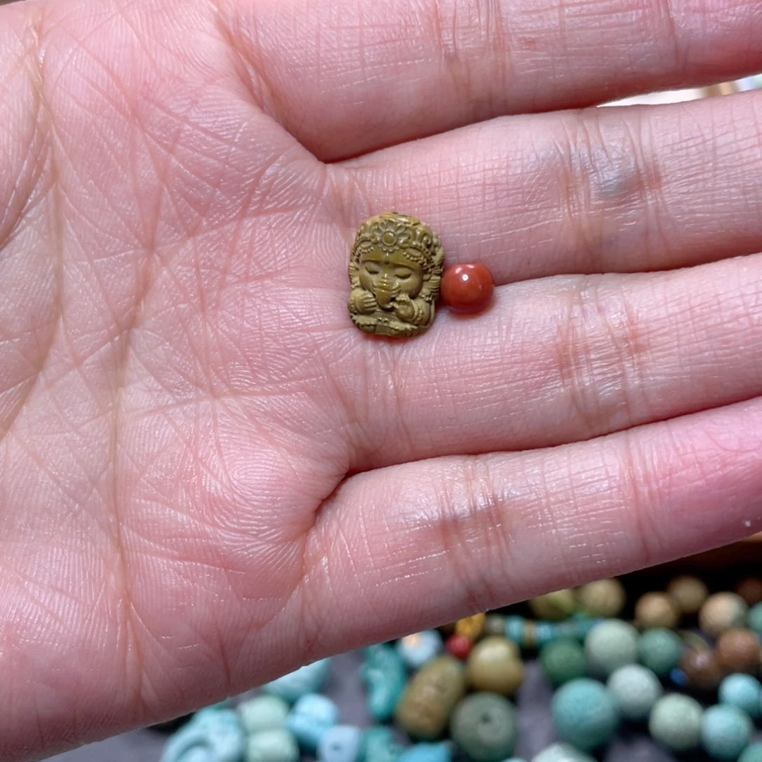 南红玛瑙配饰未镶嵌