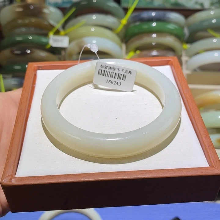 和田玉未镶嵌手镯88。 58/59