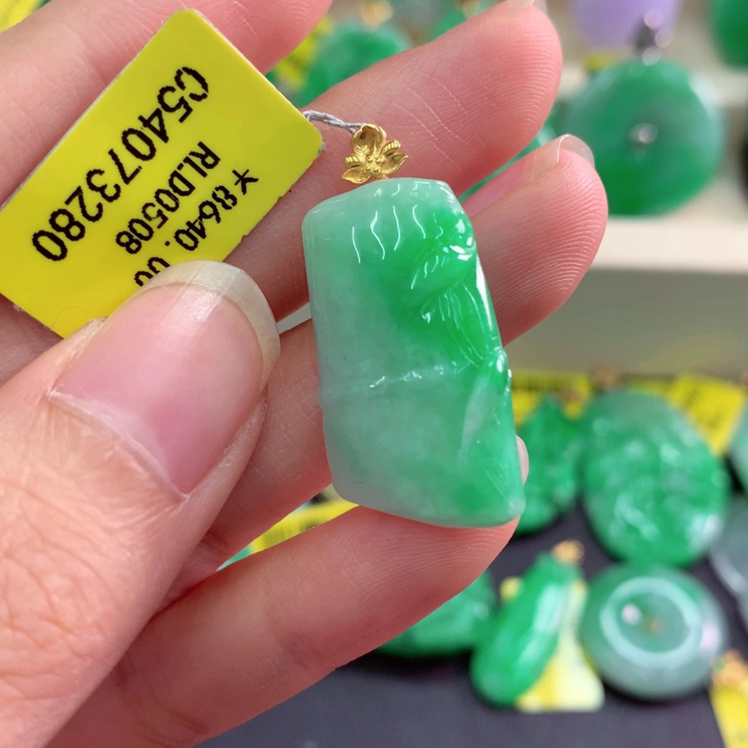吊坠(不含链)18K金镶嵌翡翠