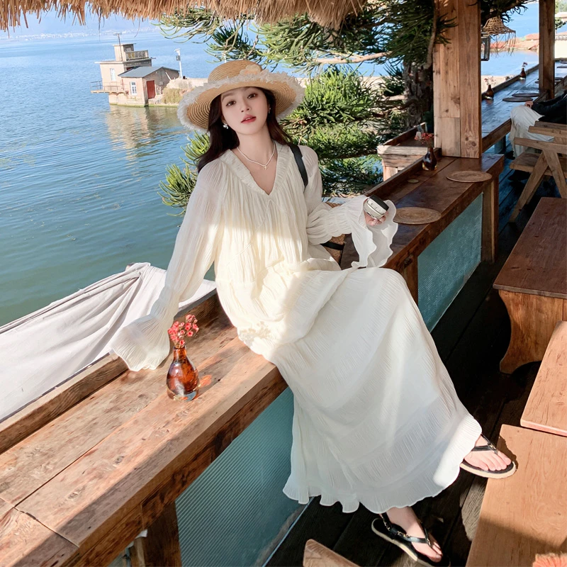 法式浪漫风连衣裙2025秋季新款气质名媛温柔系超仙度假风V领长裙