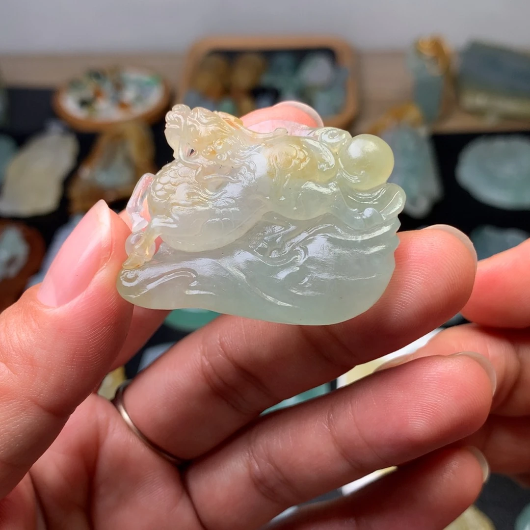 定制翡翠未镶嵌麒麟