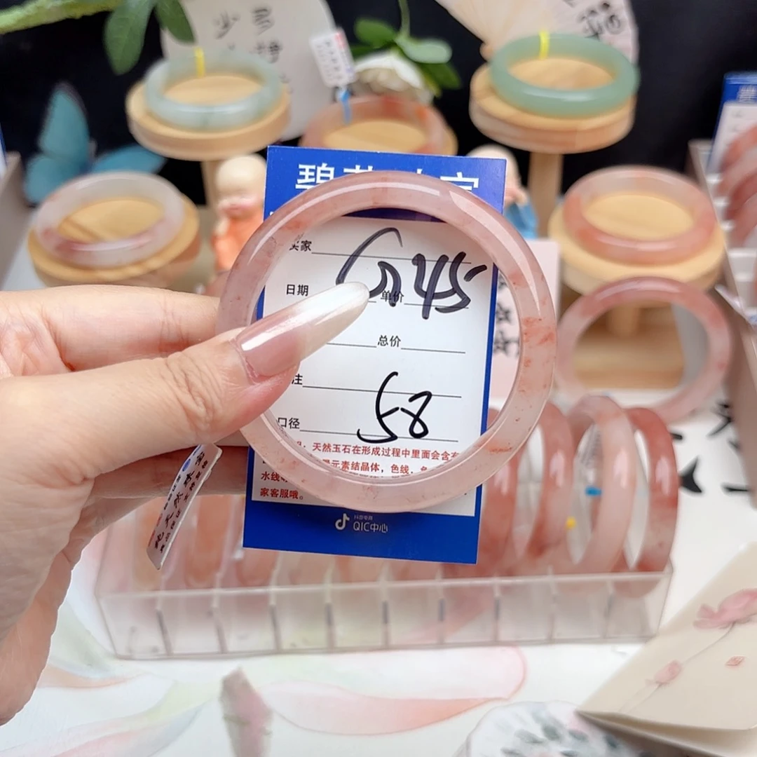 C***y石英质玉手镯未镶嵌