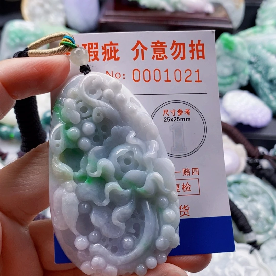 翡翠未镶嵌吊坠(不含链)何*