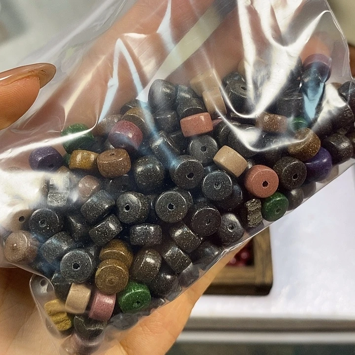 泥塑合香药片瑕疵珠约60克（保底200颗）