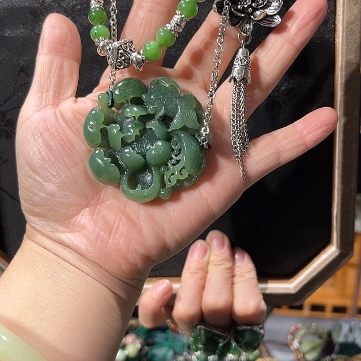 颈饰未镶嵌和田玉