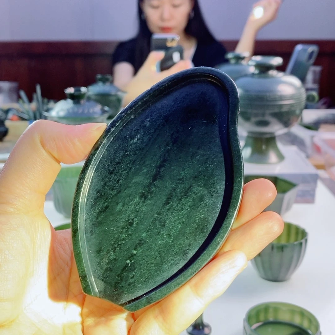 未镶嵌和田玉（青玉）摆件切香板