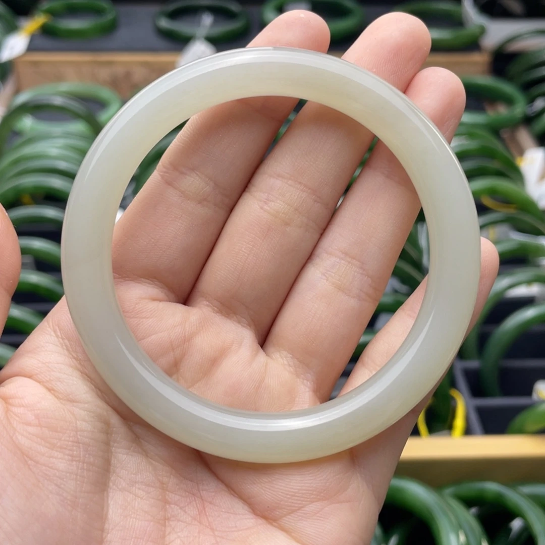 和田玉未镶嵌手镯