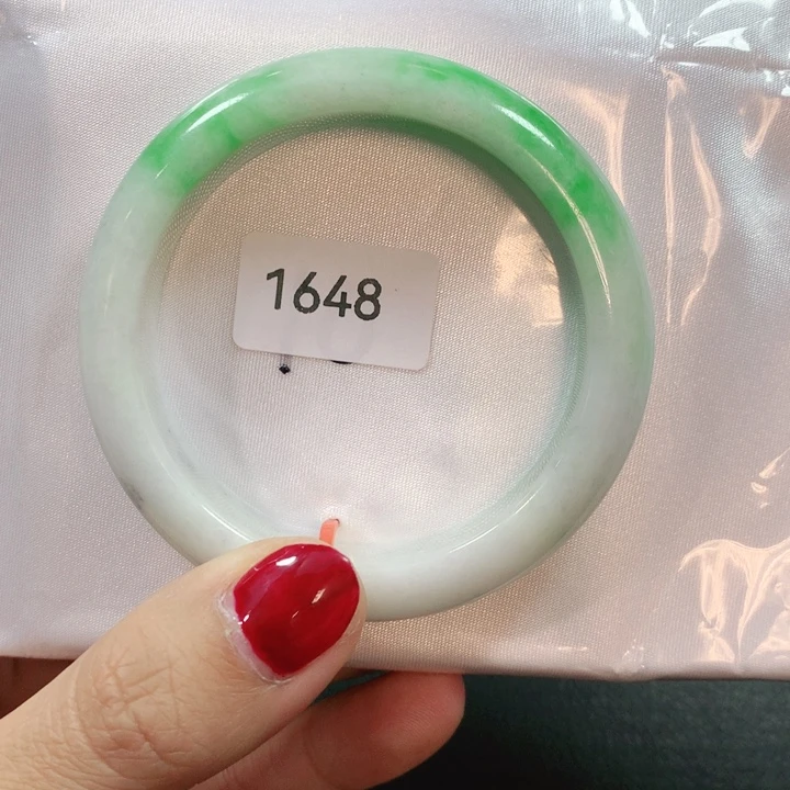 翡翠手镯未镶嵌下****虹天然翡翠手镯02