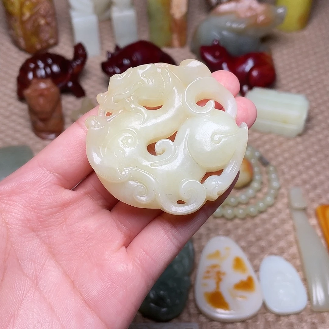 蛇纹石玉未镶嵌颈饰