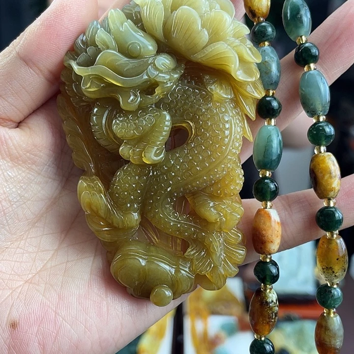 蛇纹石玉未镶嵌颈饰