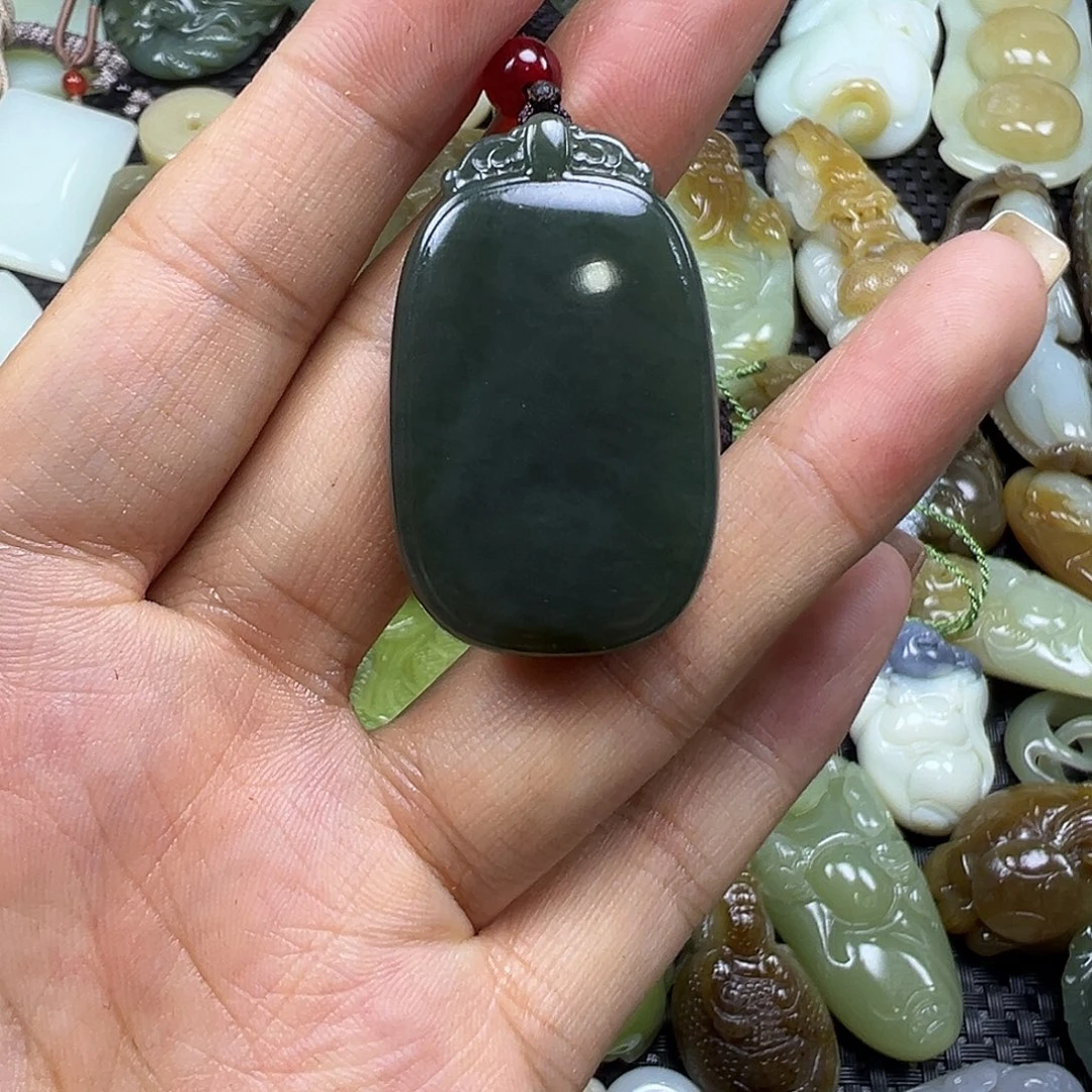 乔***~和田玉未镶嵌颈饰