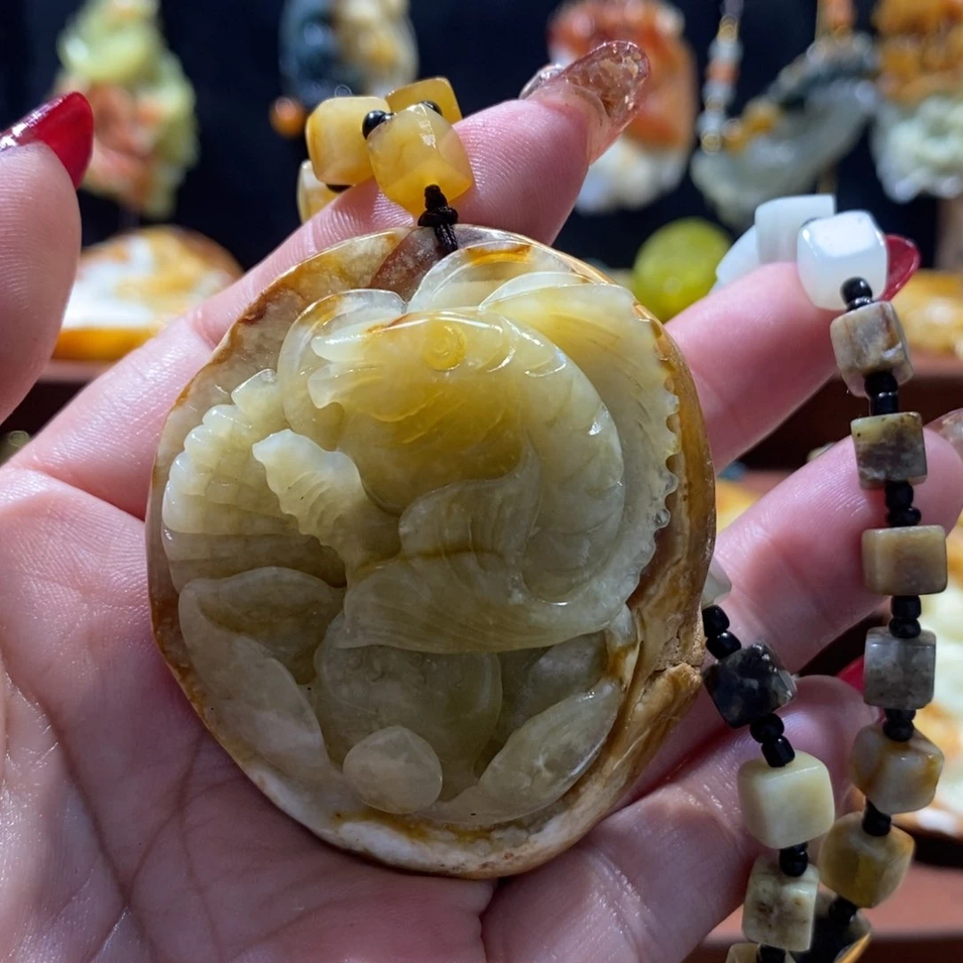 蛇纹石玉颈饰未镶嵌
