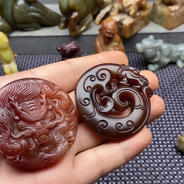 蛇纹石玉未镶嵌颈饰正*堂