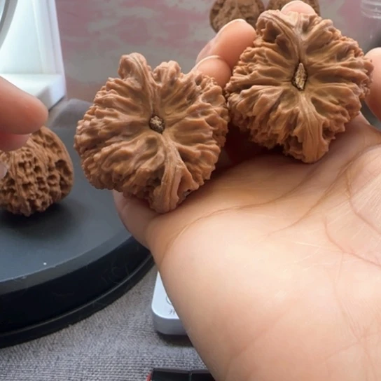 文玩核桃吊坠年****￴核桃