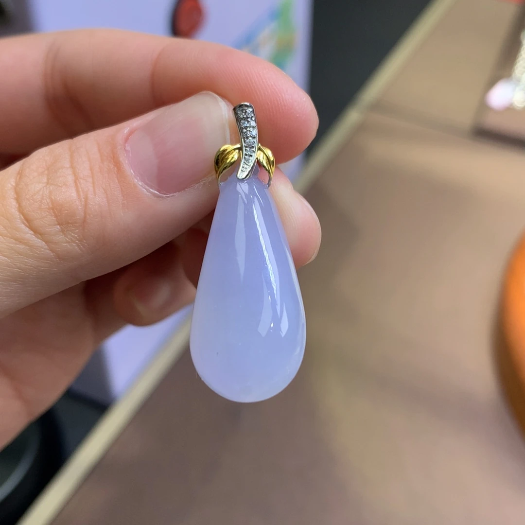 翡翠18K金镶嵌颈饰翡翠