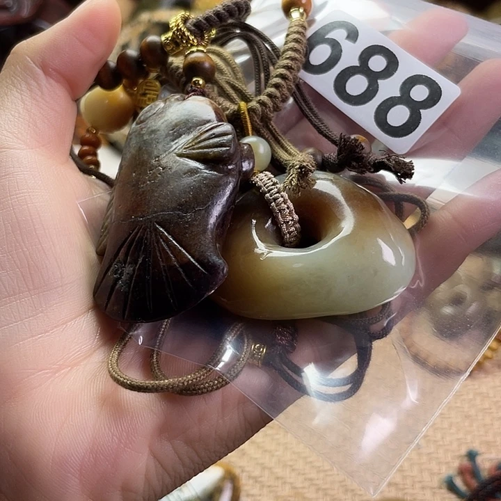 爱***新岫岩河磨玉（透闪石质玉）未镶嵌颈饰