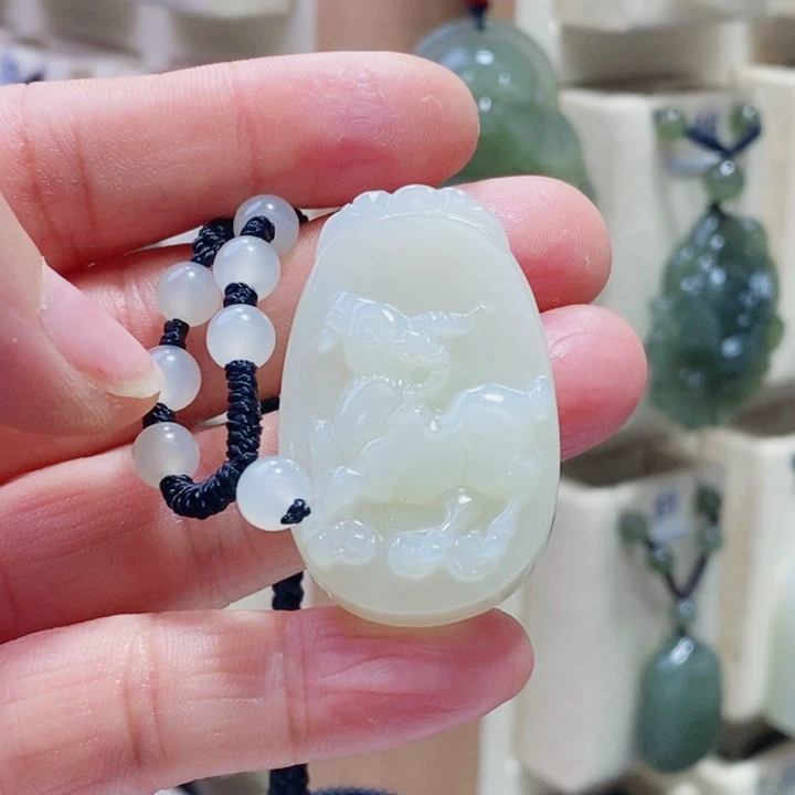 和田玉未镶嵌颈饰