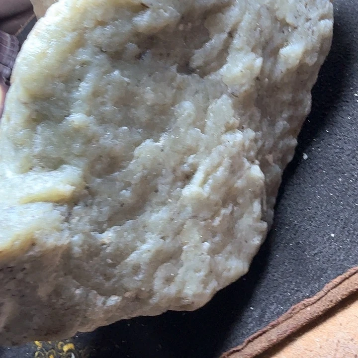 海***牙和田玉（糖玉）未镶嵌珠宝半成品
