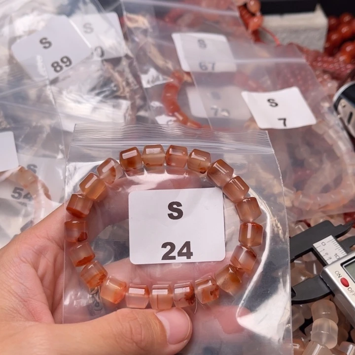 南红玛瑙未镶嵌多样性发货默认微瑕称重9mm