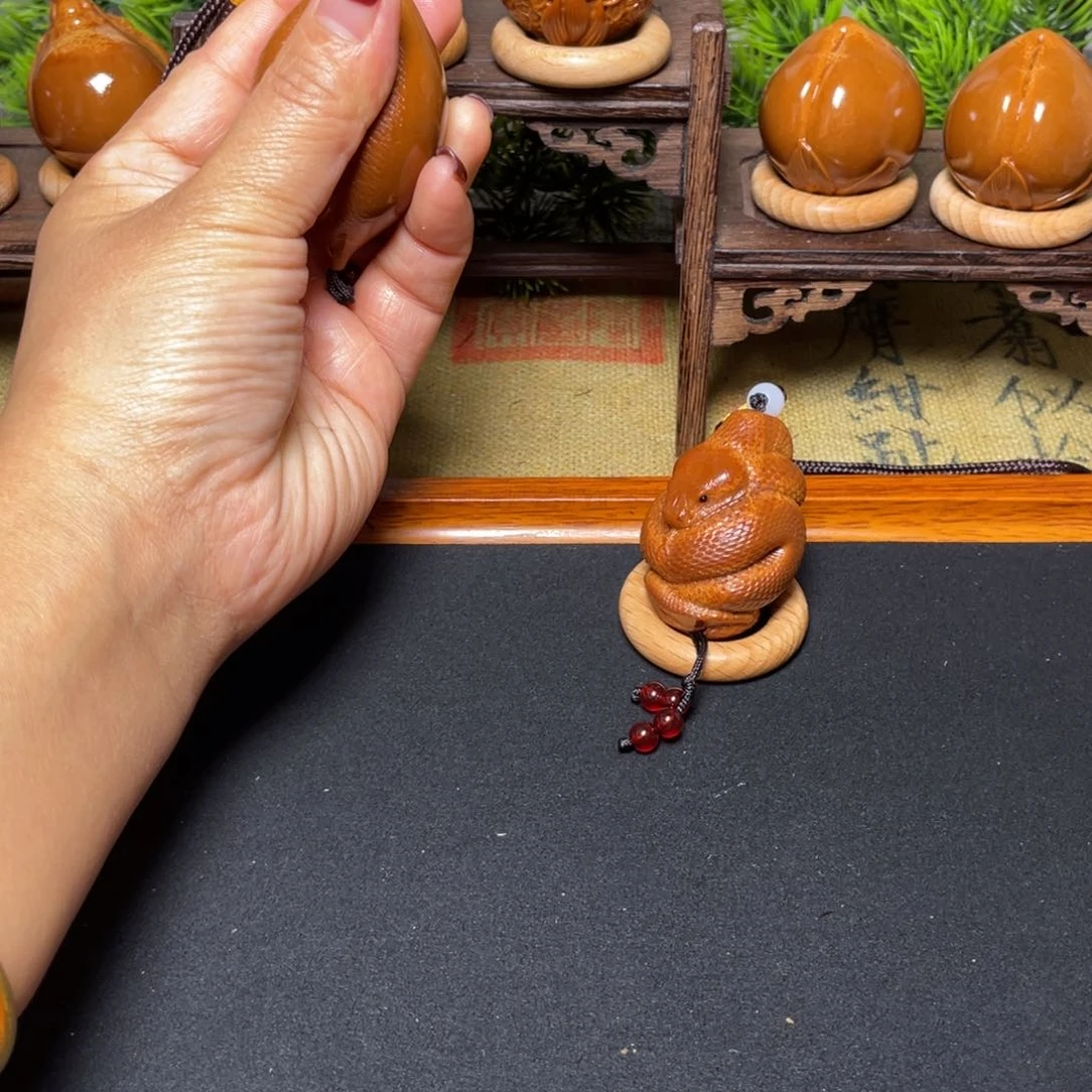 橄榄核吊坠一线天35穿配