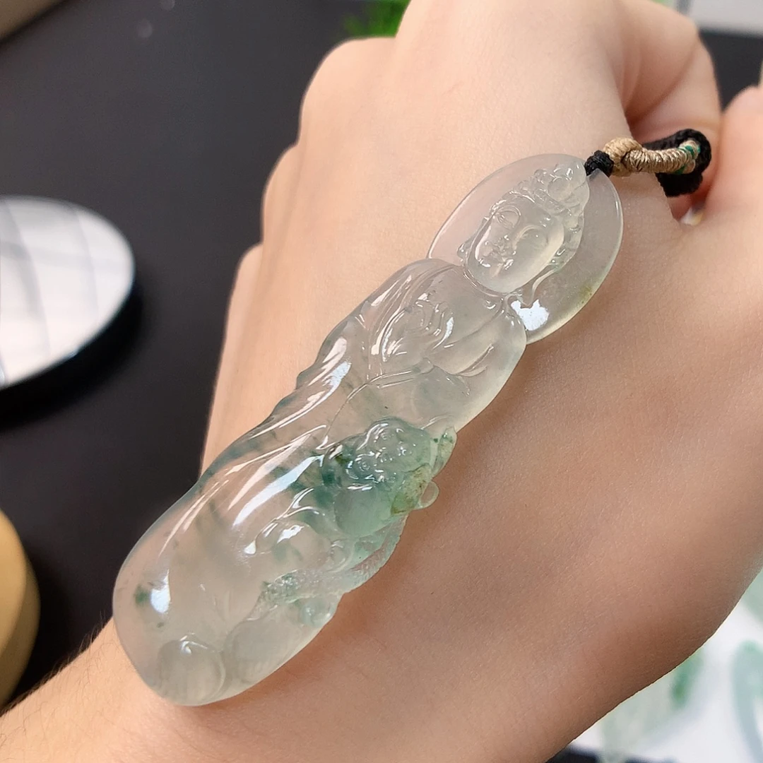 翡翠未镶嵌颈饰站观音
