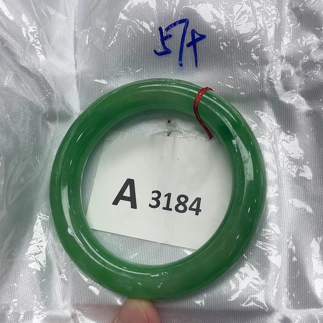 翡翠手镯未镶嵌默认瑕疵