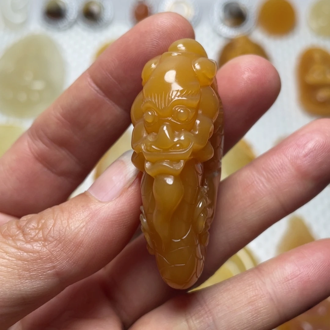 石英质玉（黄龙玉）合金颈饰