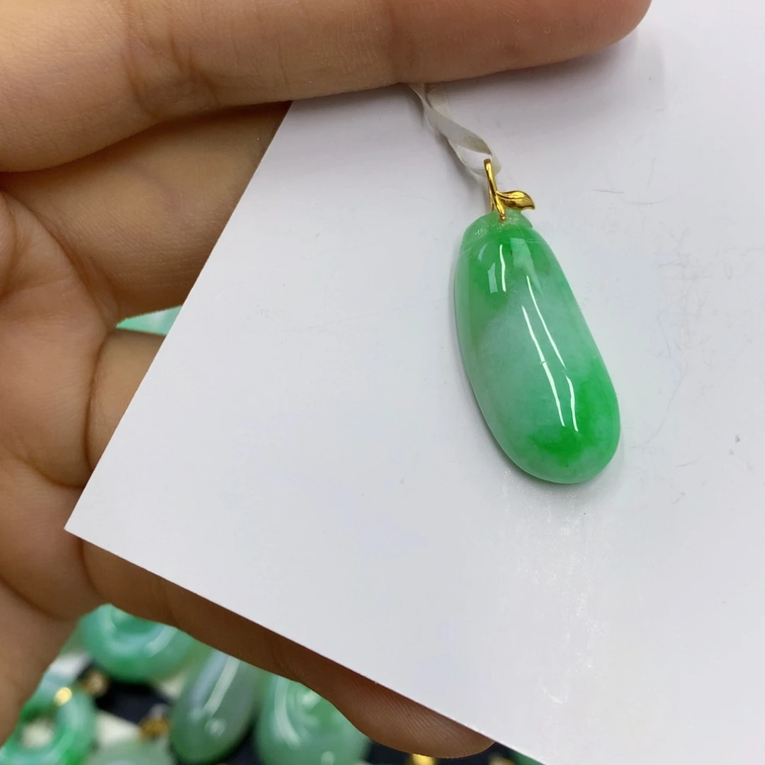 翡翠18K金镶嵌颈饰翡翠