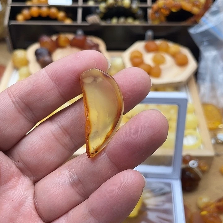 琥珀未镶嵌套链吊坠