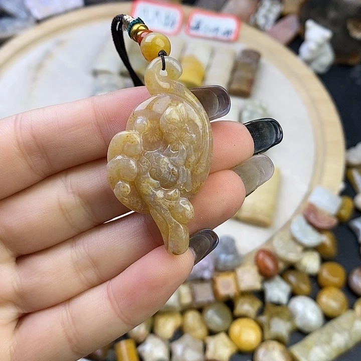 针钠钙石（海纹石）未镶嵌颈饰