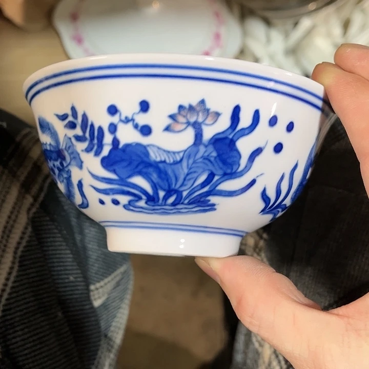 瓷片//////直径12.5厘米。红西西。