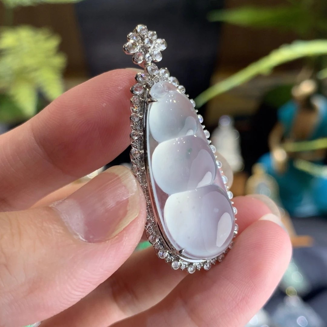 【闪购商品】翡翠颈饰18K金镶嵌福豆