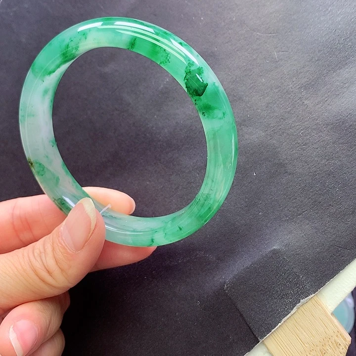 未镶嵌手镯石英质玉