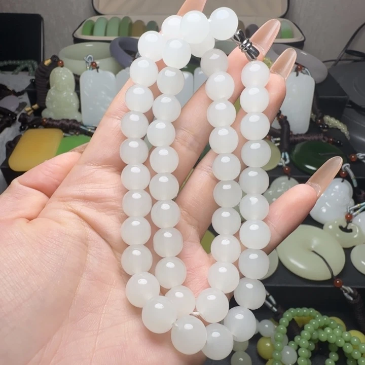 新疆老料羊脂白圆珠妈妈链