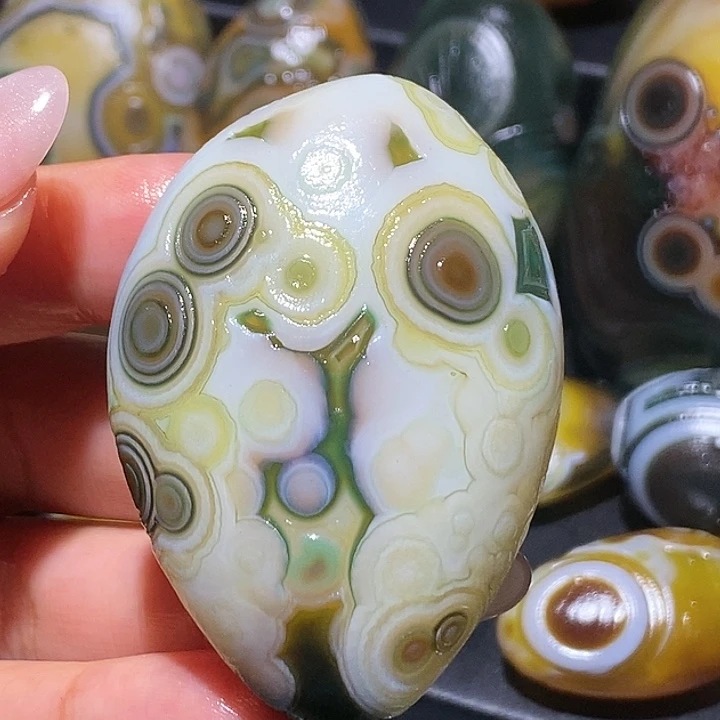 玛瑙/玉髓未镶嵌珠宝奇石39