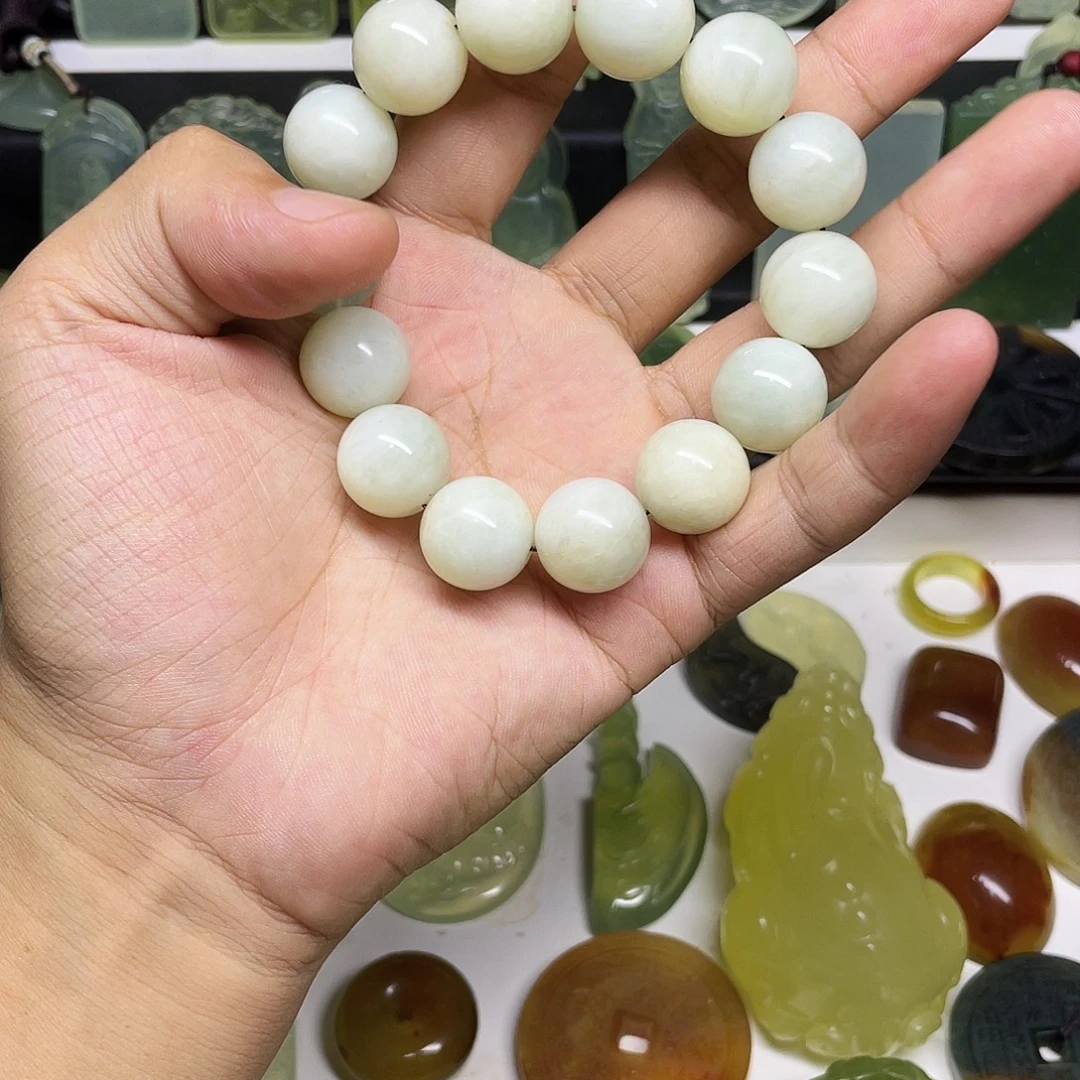 未镶嵌蛇纹石玉颈饰