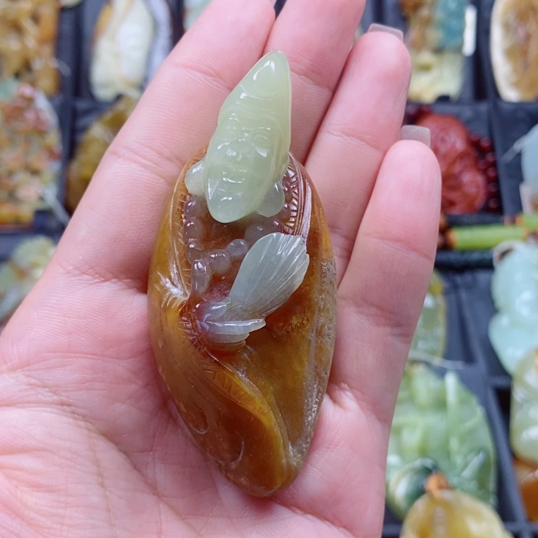 忘***尘未镶嵌蛇纹石玉颈饰