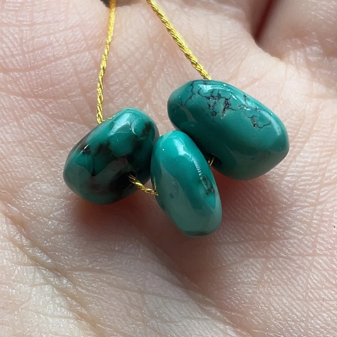 绿松石未镶嵌颈饰
