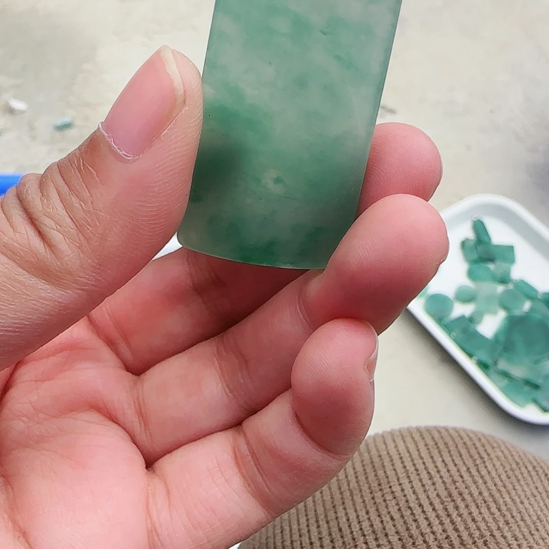 石英质玉颈饰未镶嵌