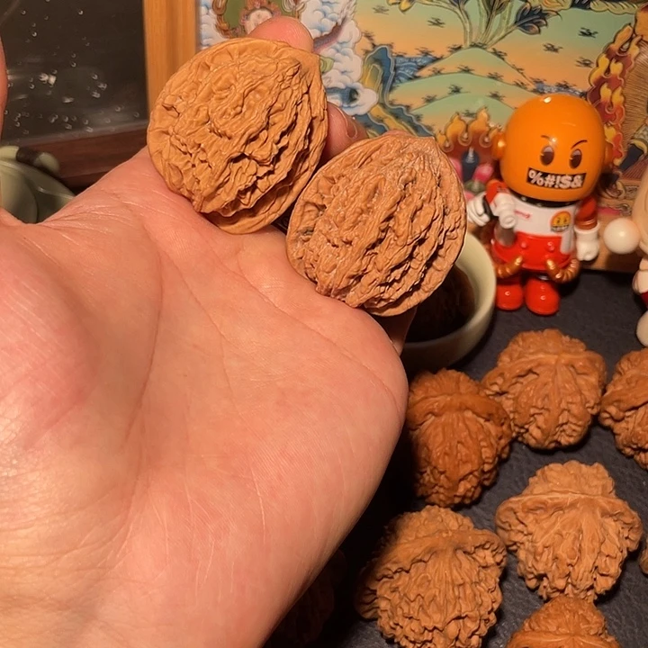 文玩核桃吊坠虎头
