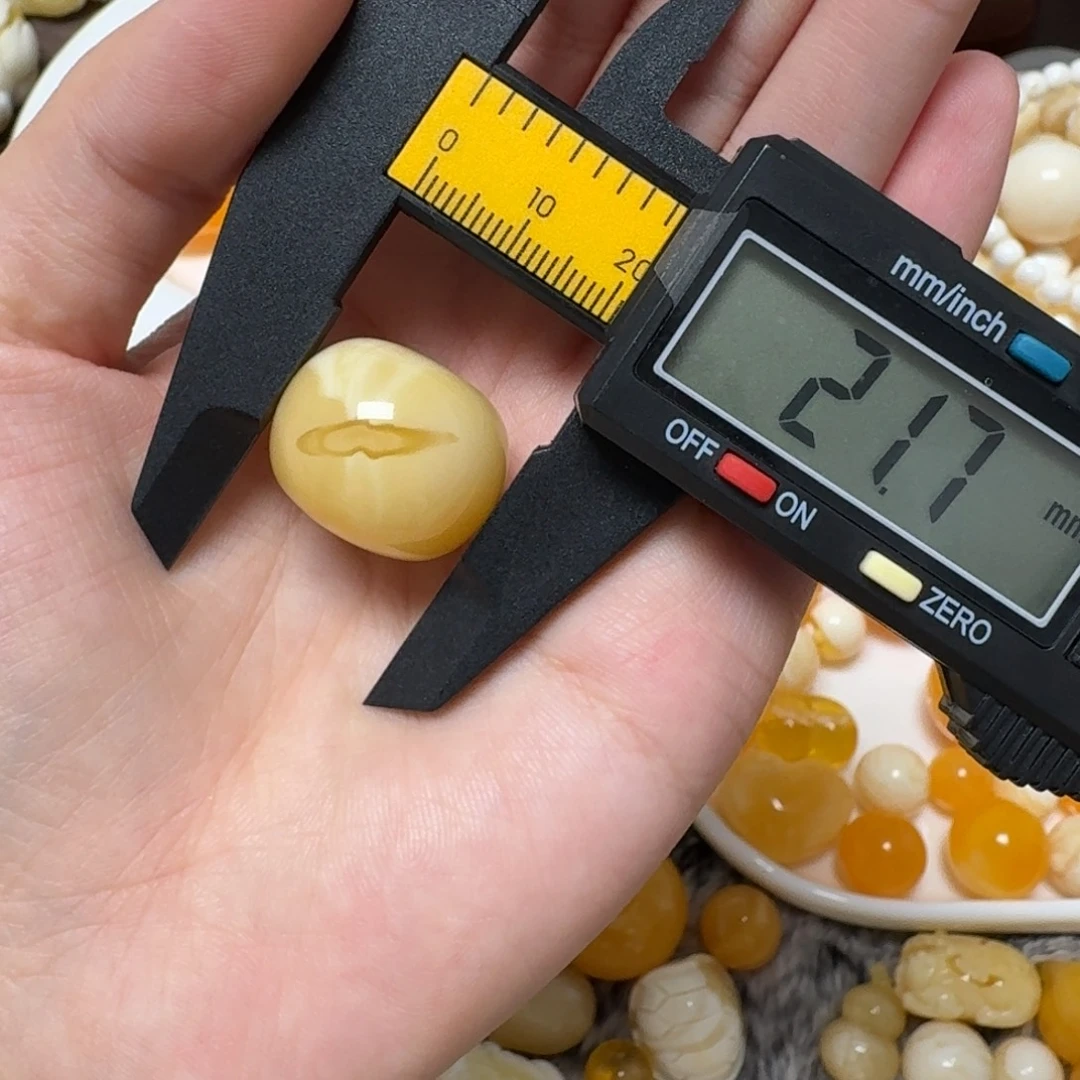 琥珀未镶嵌裸石蜜蜡墩子