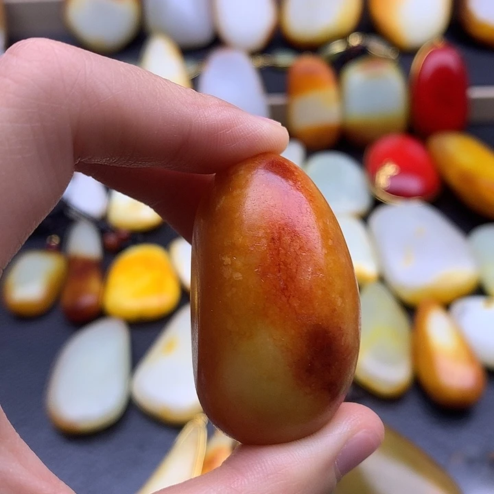 和田玉未镶嵌把件