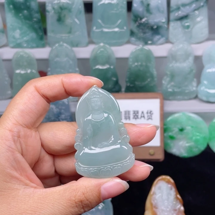 颈饰未镶嵌翡翠素衣观音