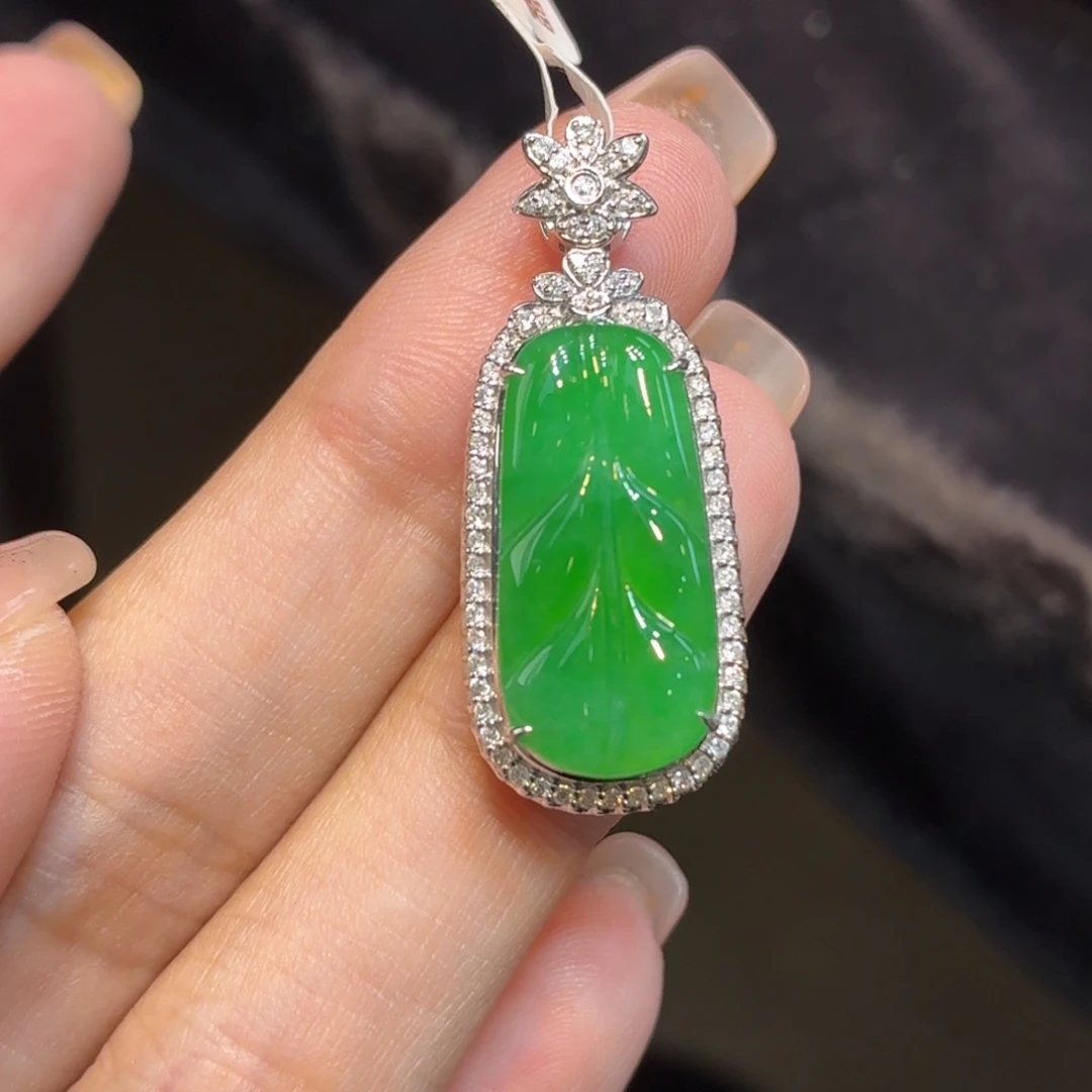 翡翠18K金镶嵌颈饰天然缅甸翡翠