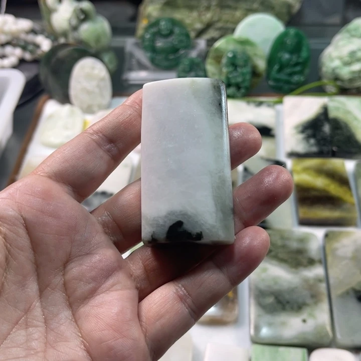 独山玉颈饰未镶嵌疯****瑟