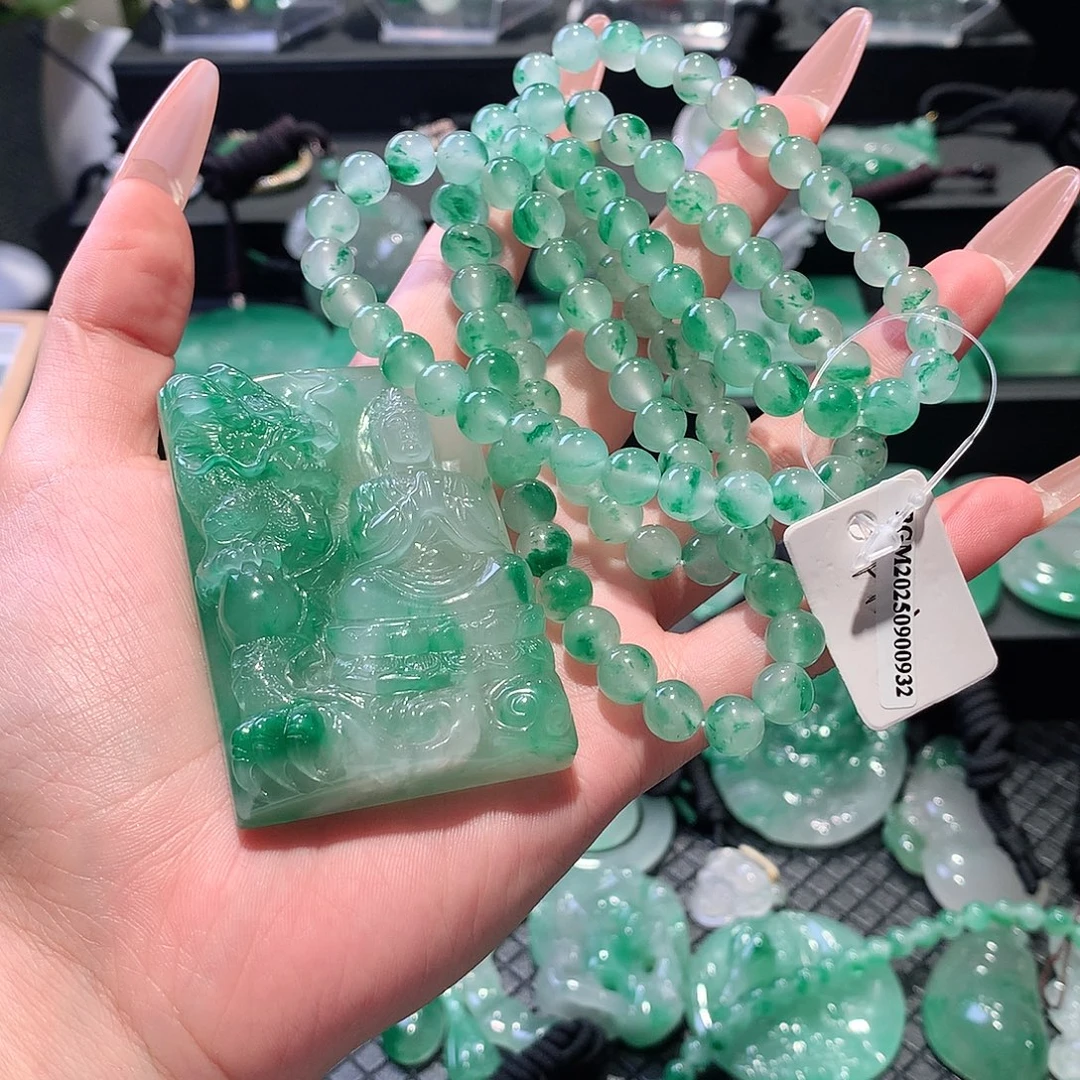 李***胜石英质玉未镶嵌吊坠