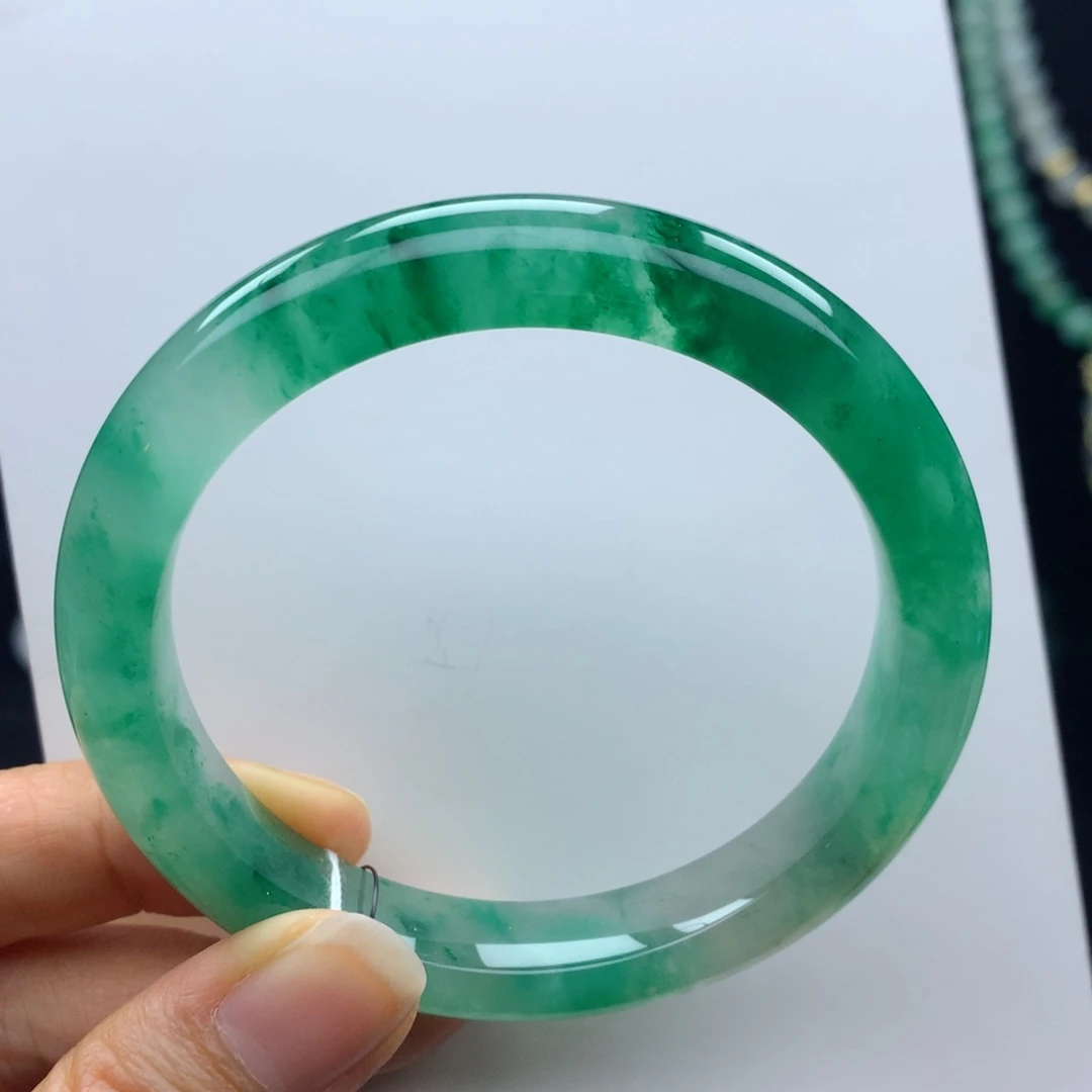 未镶嵌手镯石英质玉