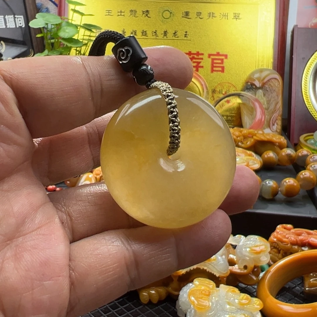 颈饰未镶嵌石英质玉